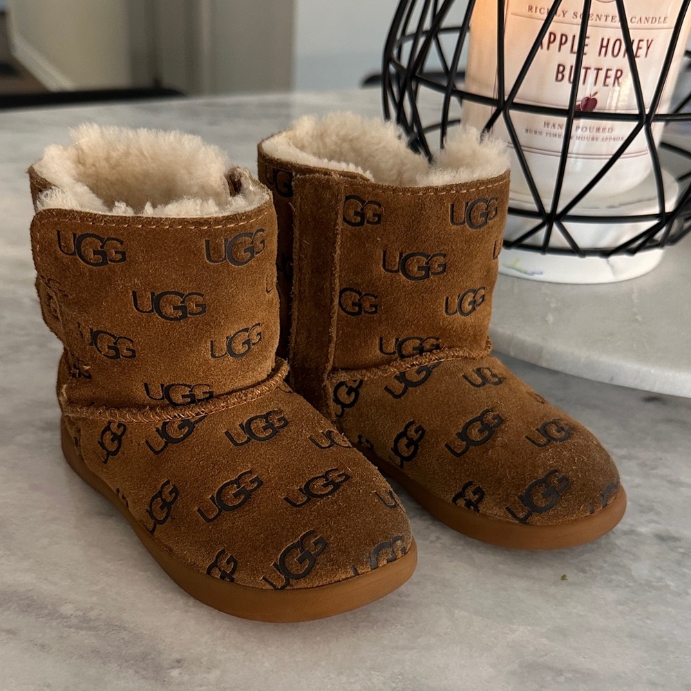 UGG Toddler Girls Keelan Logo Suede Boot Size 7